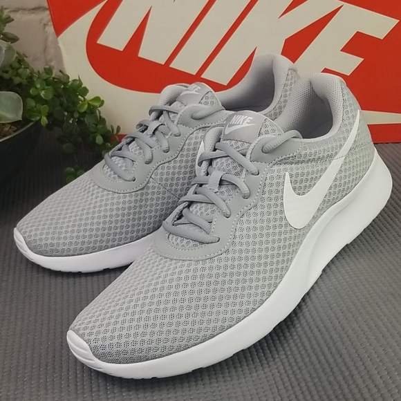 nike tanjun wolf grey